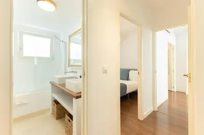 Cama o camas de una habitación en Alhondiga Central Suite By Valcambre