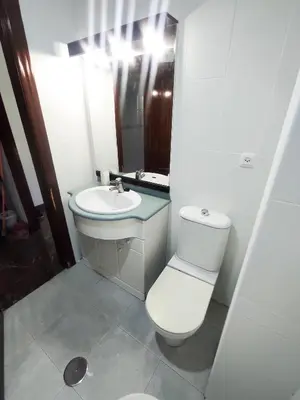 Un baño de Piso compartido DELYRENT, zona CorteInglés