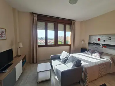 Una televisión o centro de entretenimiento en Lux Abril