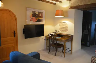 Una televisión o centro de entretenimiento en Entre Tres Campanas