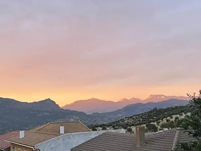 Vista general de una montaña o vista desde el apartamento