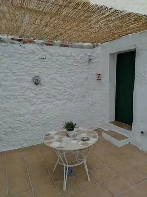Un patio o zona al aire libre en La Casilla