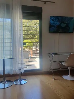 Una televisión o centro de entretenimiento en Nena loco
