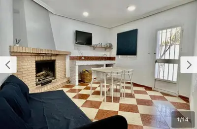 Una televisión o centro de entretenimiento en El Molino de Aceite