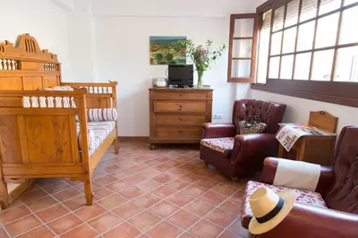 Una televisión o centro de entretenimiento en Casa Rural Migolla