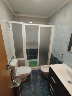 Un baño de Adosado Centro Urbano 3 Dorm Patio Terraza Wi-fi Puente Genil 1-6 Huésped
