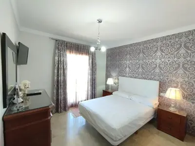Una televisión o centro de entretenimiento en Adosado Centro Urbano 3 Dorm Patio Terraza Wi-fi Puente Genil 1-6 Huésped