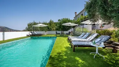 Piscina en o cerca de La Casa 1950 Montefrío by Ruralidays