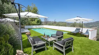 Piscina en o cerca de La Casa 1950 Montefrío by Ruralidays