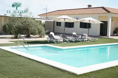 Piscina en o cerca de El Algar Casa Rural