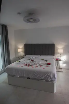 Cama o camas de una habitación en CASA BANDERAS SPA & Gestión CAMINITO DEL REY