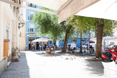 Un restaurante o sitio para comer en Zona Alameda de Hércules Silencioso