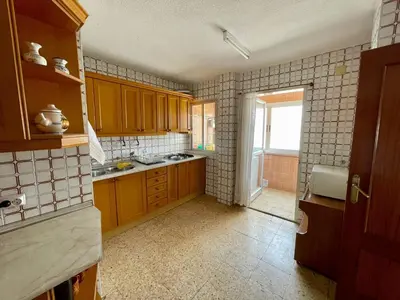 Una cocina o zona de cocina en Espacioso piso en Puertollano