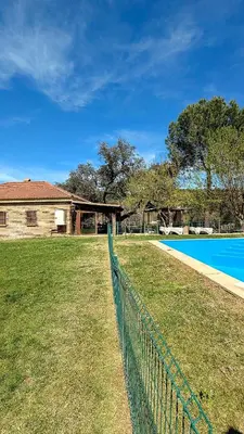 Piscina en o cerca de casa rural Ribera del Hueznar