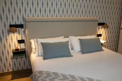 Cama o camas de una habitación en Puerta de la Ribera Suites