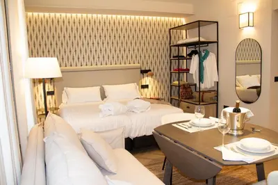 Cama o camas de una habitación en Puerta de la Ribera Suites