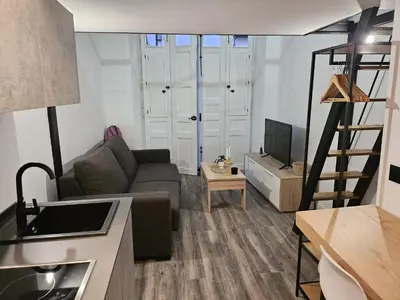 Una televisión o centro de entretenimiento en Suite San Fernando