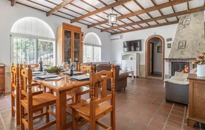 Zona de estar de Amazing Home In Montilla With Wifi