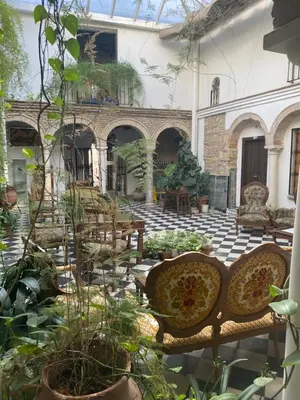 Jardín al aire libre en Hostal Palacio del Corregidor