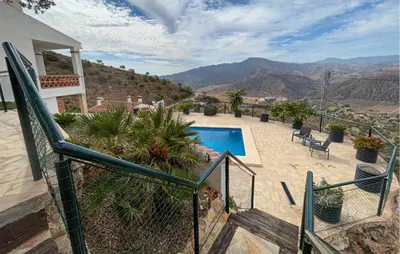 Vista general de una montaña o vista desde la casa o chalet