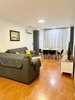 Zona de estar de 10 minutos centro Sevilla, moderno y con parking gratis