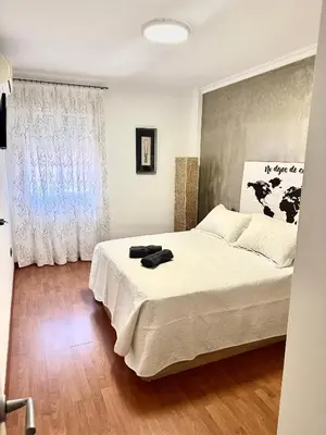 Cama o camas de una habitación en 10 minutos centro Sevilla, moderno y con parking gratis