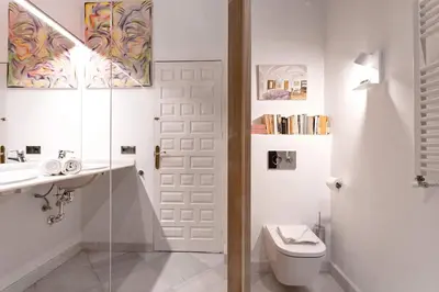 Un baño de Genteel Home Tintes