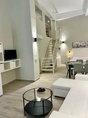 Una televisión o centro de entretenimiento en Ribera Suites GP