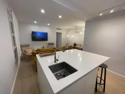 Una televisión o centro de entretenimiento en La Casa de Lineros