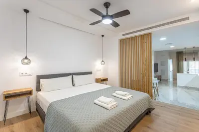 Cama o camas de una habitación en Bernaldez Suite - Vacacional Sevilla
