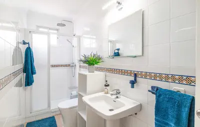Un baño de 2 Bedroom Lovely Home In Carratraca