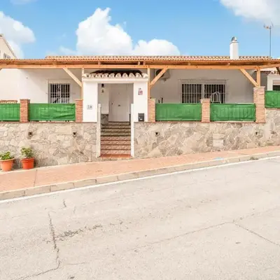 2 Bedroom Lovely Home In Carratraca
