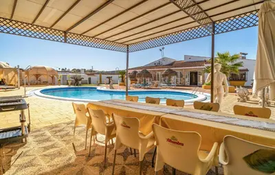 Piscina en o cerca de Gorgeous Home In Puente Genil With Wifi