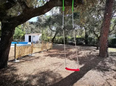 Zona de juegos infantil en Piedra Redonda de Trassierra