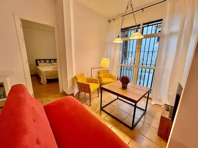 Zona de estar de Acogedor apt 8pax 4Bdr 2Bth - CozyHomeSevilla3