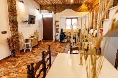 Una televisión o centro de entretenimiento en Casa La Antigua