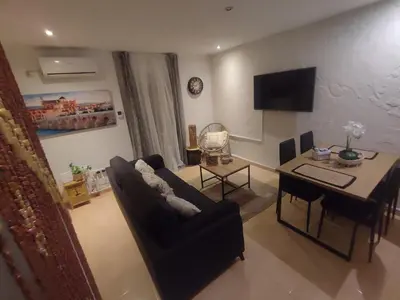 Una televisión o centro de entretenimiento en Olivia