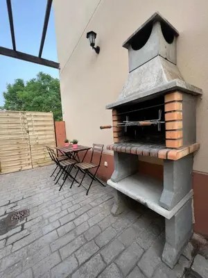Barbacoa disponible para clientes en el apartamento