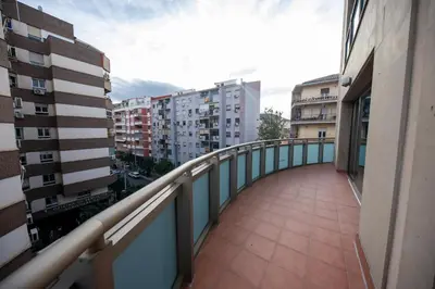 Un balcón o terraza de RentitSpain - Jaén - Ático Exlusivo con Balcón Curvo en el Centro