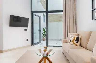 Zona de estar de New Design Apartment - Private patio - Gallos 2