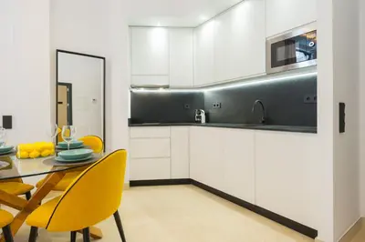 Una cocina o zona de cocina en New Design Apartment - Private patio - Gallos 3