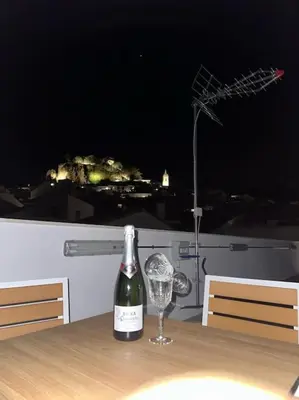 Bebidas en New 1 Bedroom Apartment with Roof Top Terrace