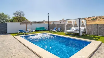 Piscina en o cerca de El Pajar de Casablanca by Ruralidays