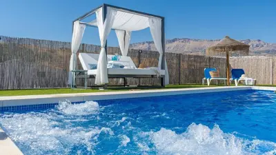 Piscina en o cerca de El Pajar de Casablanca by Ruralidays