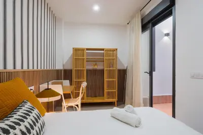 Cama o camas de una habitación en New modern - quiet street - Setas de Sevilla