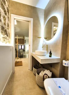 Un baño de NOVOJAÉN Alojamientos - Edificio vacacional Exclusivo y Tranquilo junto a Catedral