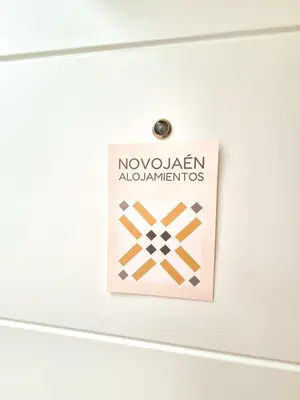 Certificado, premio, señal o documento que está expuesto en NOVOJAÉN Alojamientos - Edificio vacacional Exclusivo y Tranquilo junto a Catedral