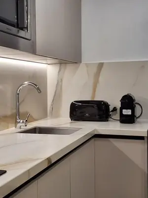 Una cocina o zona de cocina en Templo Romano Luxury Home