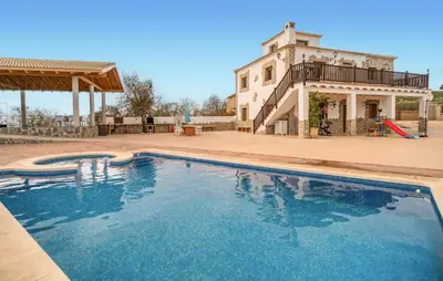 Piscina en o cerca de Pet Friendly Home In Algarinejo