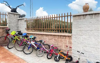 Montar en bicicleta en Pet Friendly Home In Algarinejo o alrededores